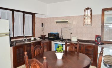 CASA 5 AMB VENTA CLAYPOLE CON QUINCHO Y COCHERA