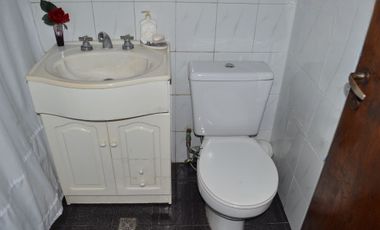 CASA 5 AMB VENTA CLAYPOLE CON QUINCHO Y COCHERA