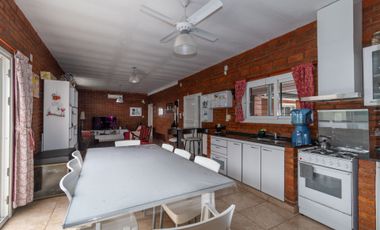 CASA EN VENTA 3 DORMITORIOS CON PILETA IBARLUCEA