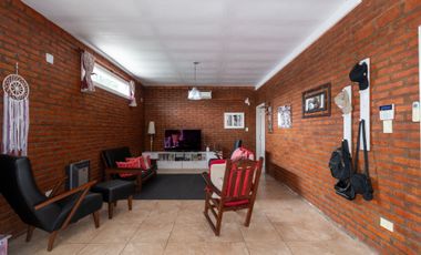 CASA EN VENTA 3 DORMITORIOS CON PILETA IBARLUCEA