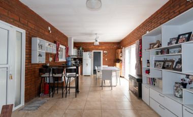 CASA EN VENTA 3 DORMITORIOS CON PILETA IBARLUCEA