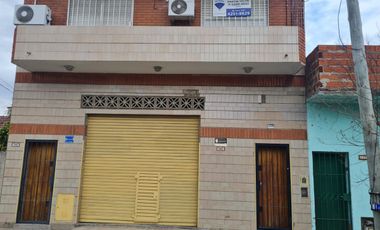 DEPARTAMENTO 3 AMB. al frente con local comercial