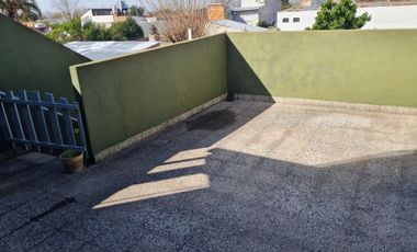 DEPARTAMENTO 3 AMB. al frente con local comercial