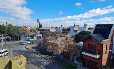 DEPARTAMENTO 3 AMB. al frente con local comercial