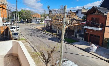DEPARTAMENTO 3 AMB. al frente con local comercial