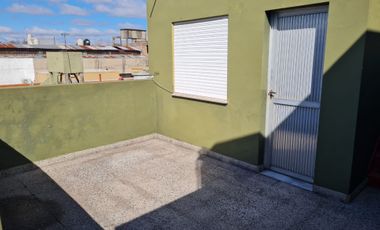 DEPARTAMENTO 3 AMB. al frente con local comercial
