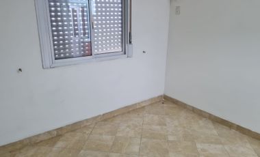DEPARTAMENTO 3 AMB. al frente con local comercial