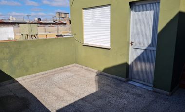DEPARTAMENTO 3 AMB. al frente con local comercial