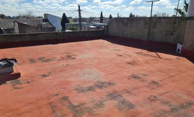 DEPARTAMENTO 3 AMB. al frente con local comercial