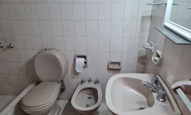 DEPARTAMENTO 3 AMB. al frente con local comercial