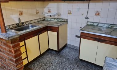 DEPARTAMENTO 3 AMB. al frente con local comercial