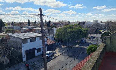 DEPARTAMENTO 3 AMB. al frente con local comercial