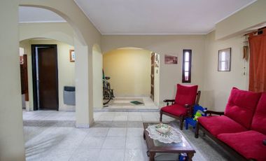 Casa venta La Plata 2 dormitorios pileta cochera