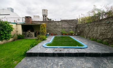 Casa venta La Plata 2 dormitorios pileta cochera