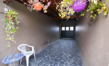 Casa venta La Plata 2 dormitorios pileta cochera