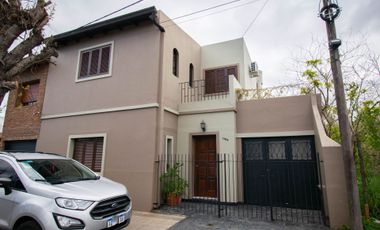 Casa venta La Plata 2 dormitorios pileta cochera