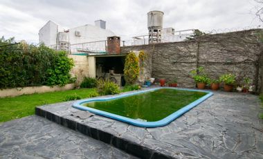 Casa venta La Plata 2 dormitorios pileta cochera
