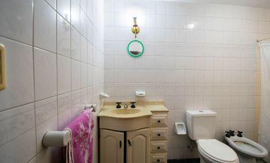 Casa venta La Plata 2 dormitorios pileta cochera