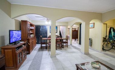 Casa venta La Plata 2 dormitorios pileta cochera