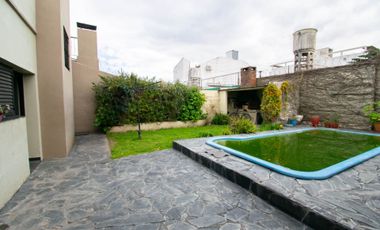 Casa venta La Plata 2 dormitorios pileta cochera