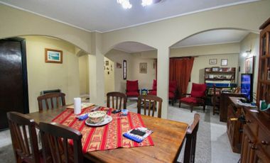 Casa venta La Plata 2 dormitorios pileta cochera