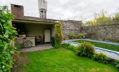 Casa venta La Plata 2 dormitorios pileta cochera