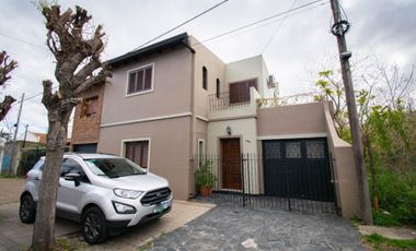 Casa venta La Plata 2 dormitorios pileta cochera