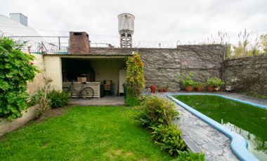 Casa venta La Plata 2 dormitorios pileta cochera