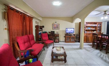 Casa venta La Plata 2 dormitorios pileta cochera