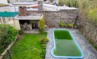 Casa venta La Plata 2 dormitorios pileta cochera