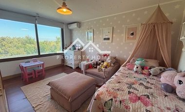 ESTUPENDA CASA 5 DORM + SERV. PISCINA Y QUINCHO LOS BOSQUES