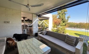 ESTUPENDA CASA 5 DORM + SERV. PISCINA Y QUINCHO LOS BOSQUES