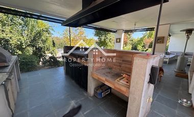 ESTUPENDA CASA 5 DORM + SERV. PISCINA Y QUINCHO LOS BOSQUES