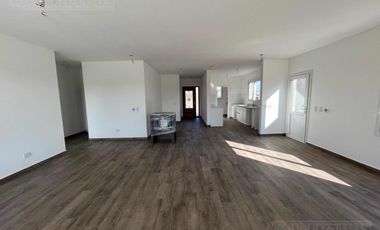 Casa a estrenar con 3 dormitorios en venta en Vila Marina