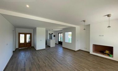 Casa a estrenar con 3 dormitorios en venta en Vila Marina