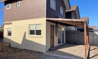 Arrienda Casa Nueva, a pasos del centro de la ciudad