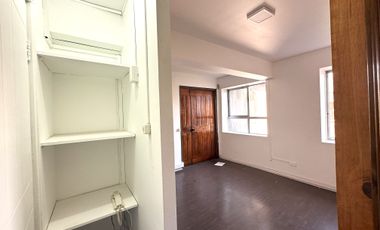 ARRIENDO OFICINA METRO LOS LEONES