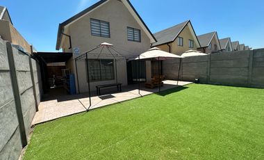 ARRIENDO CASA PORTONES DE CHICUREO