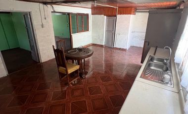 VENTA DE CASA CON DEPTO INTERIOR EN LO ESPEJO