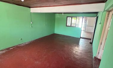 VENTA DE CASA CON DEPTO INTERIOR EN LO ESPEJO