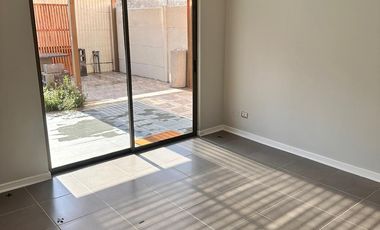 ARRIENDO CASA 3HAB 3BA COLINA