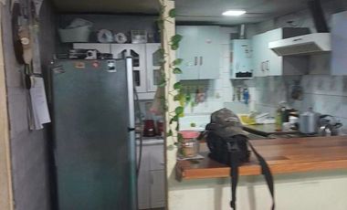 CASA CON 2 DPTOS INTERIORES Y  LOCAL COMERCIAL