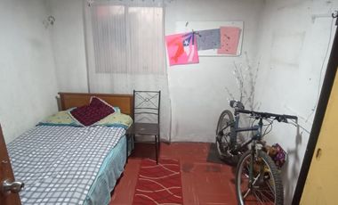 CASA CON 2 DPTOS INTERIORES Y  LOCAL COMERCIAL