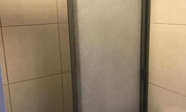 VENTA DE LOCAL COMERCIAL  CON 3 MINI DEPARTAMENTOS