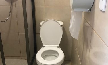 VENTA DE LOCAL COMERCIAL  CON 3 MINI DEPARTAMENTOS