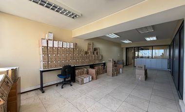 OFICINA MEDIO PISO COMPLETO EN CENTRO DE VALPARAÍSO