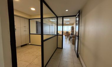 OFICINA MEDIO PISO COMPLETO EN CENTRO DE VALPARAÍSO