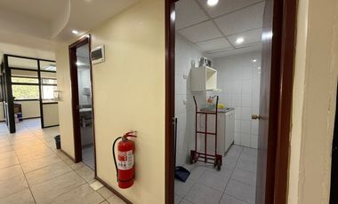 OFICINA MEDIO PISO COMPLETO EN CENTRO DE VALPARAÍSO