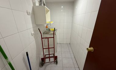 OFICINA MEDIO PISO COMPLETO EN CENTRO DE VALPARAÍSO