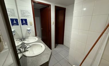 OFICINA MEDIO PISO COMPLETO EN CENTRO DE VALPARAÍSO
